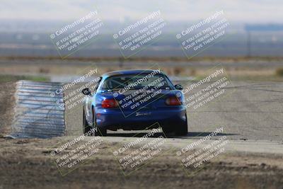 media/Oct-26-2025-CalClub SCCA (Sun) [[8ce1e69566]]/Group 5/Grapevine/